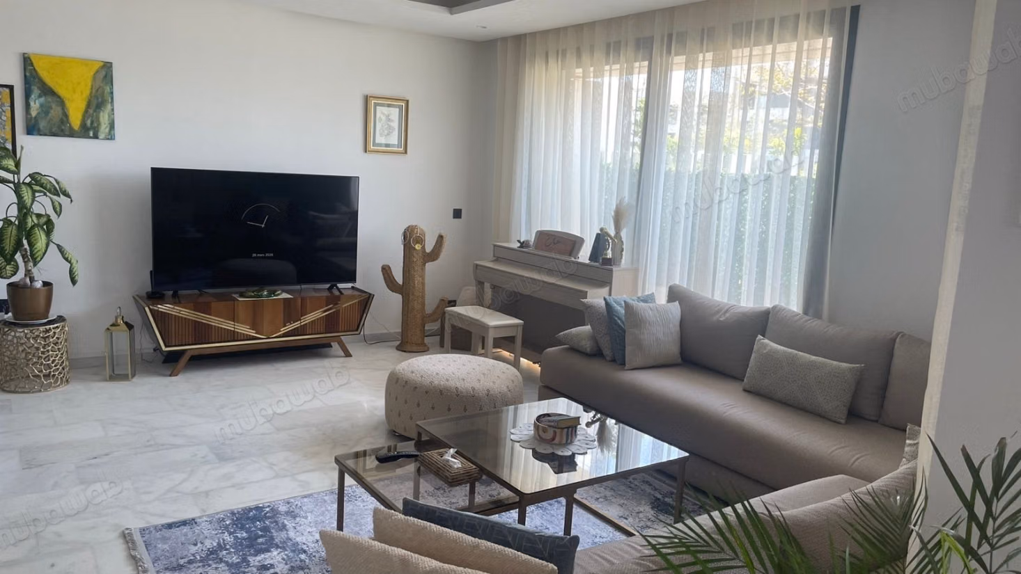 Vend appartement rez de jardin à Ville Verte. 3 chambres agréables. Tout confort avec piscine et cheminée
