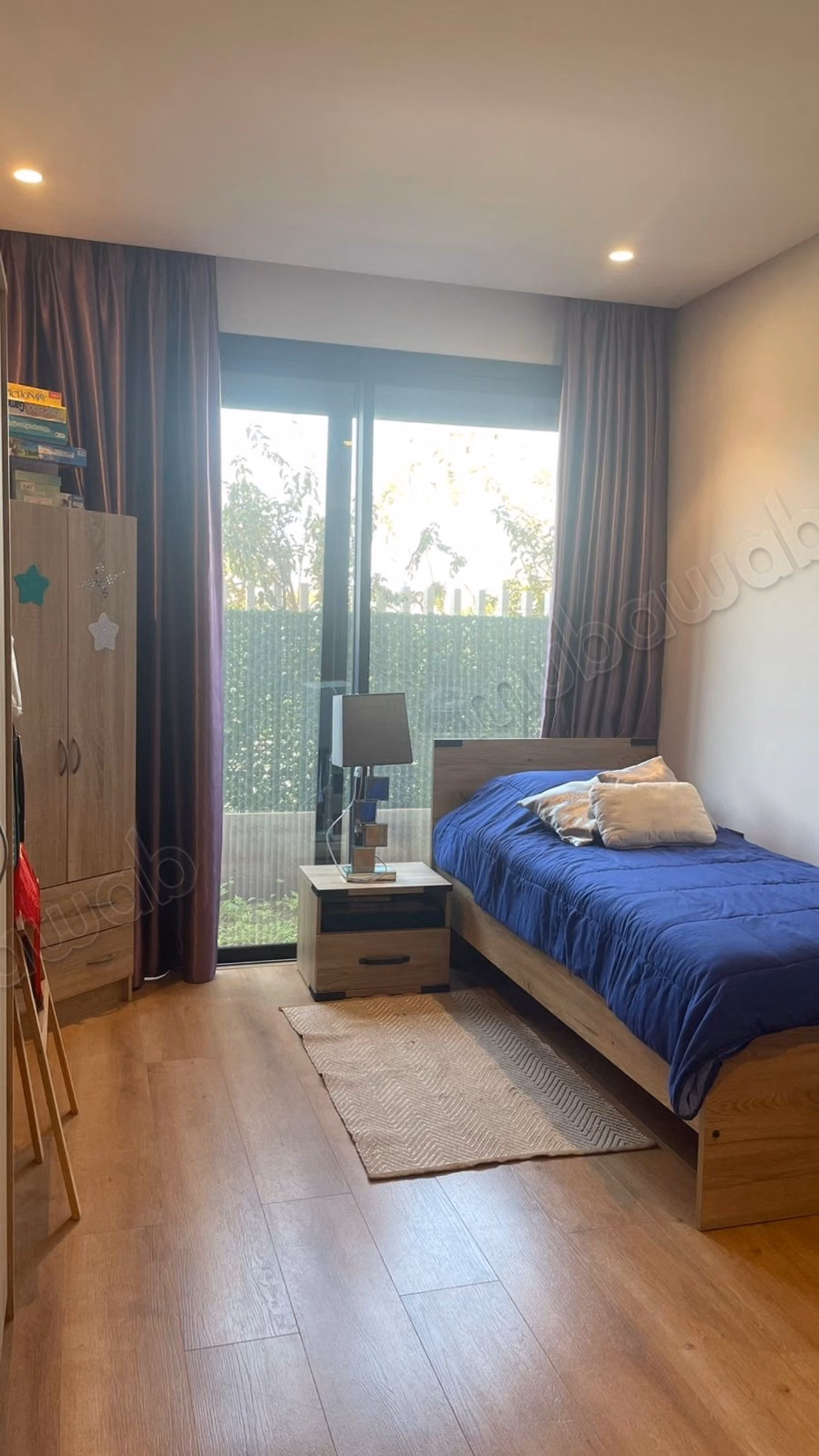 Vend appartement rez de jardin à Ville Verte. 3 chambres agréables. Tout confort avec piscine et cheminée