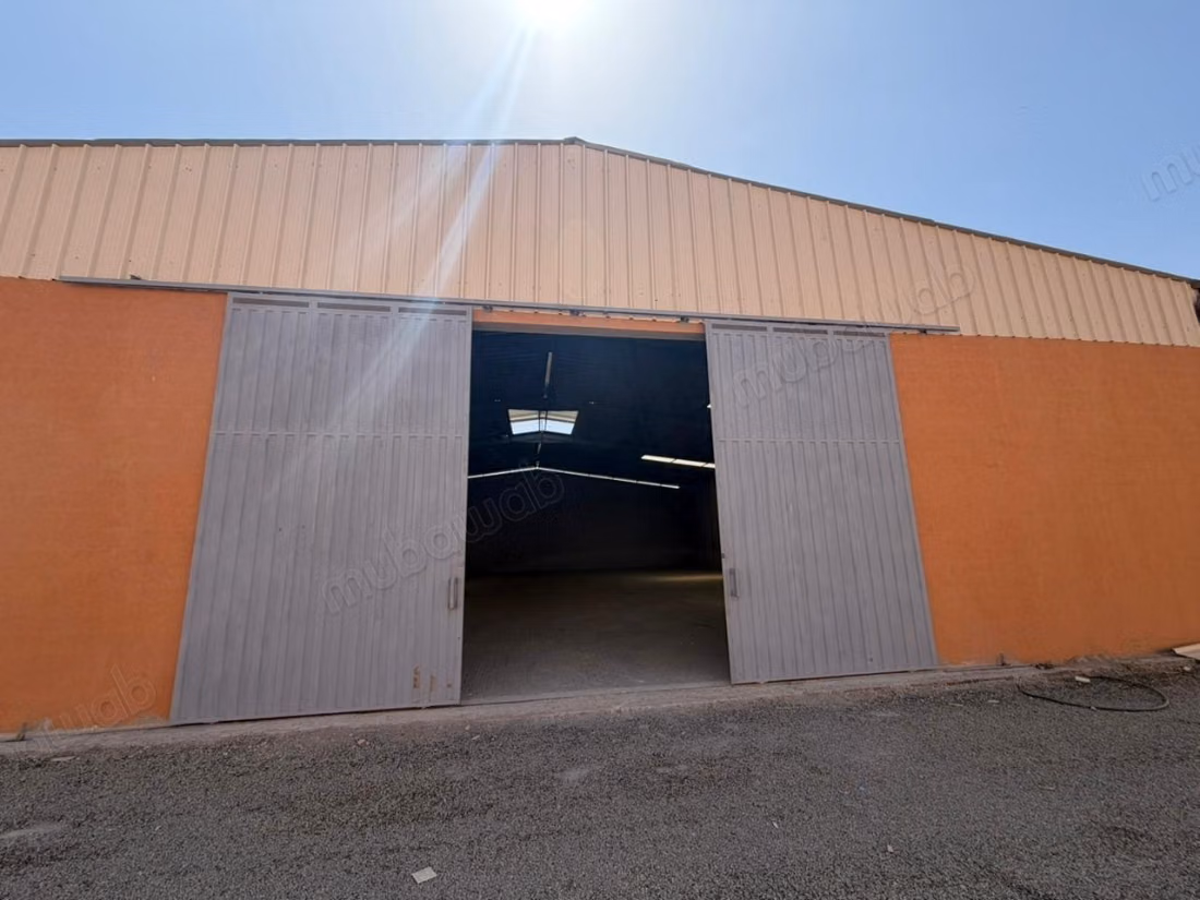 Hangar de 700m² et 1000m² ² Louer a Harbil