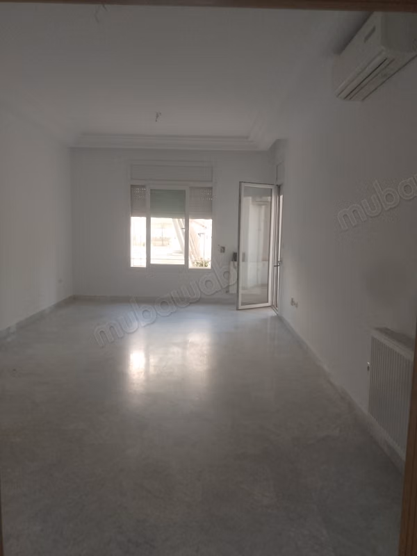 Offices for rent at Les Berges Du Lac 2. Area of 180 m². Reinforced door and double glazing system.