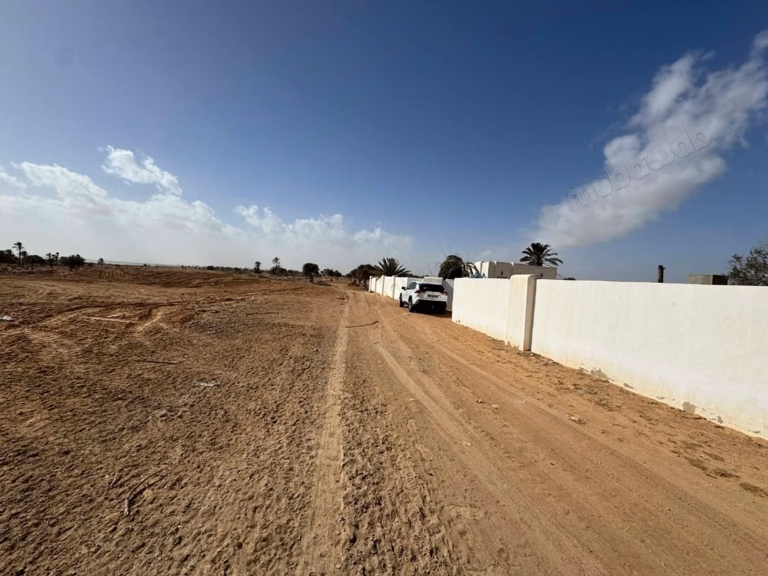 Grand Terrain Vue sur mer 
Aghir 
Djerba