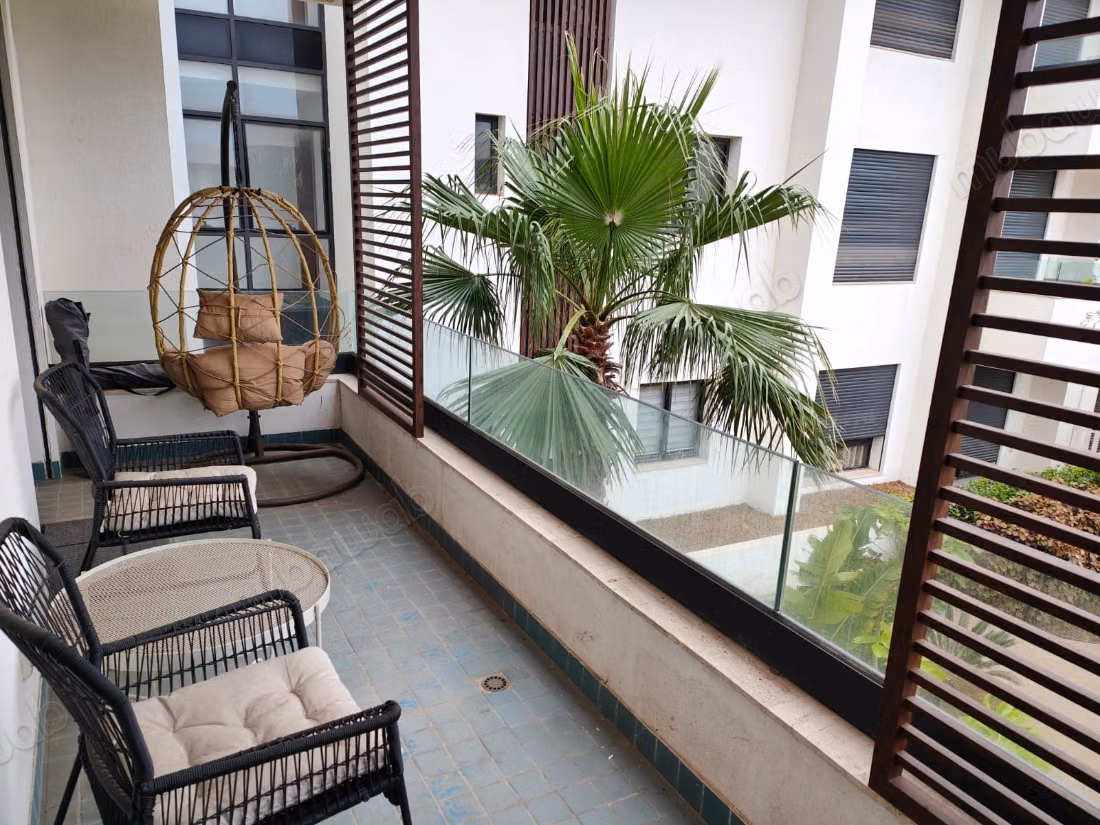 Bel appartement meublé à vendre 
ain diab extension