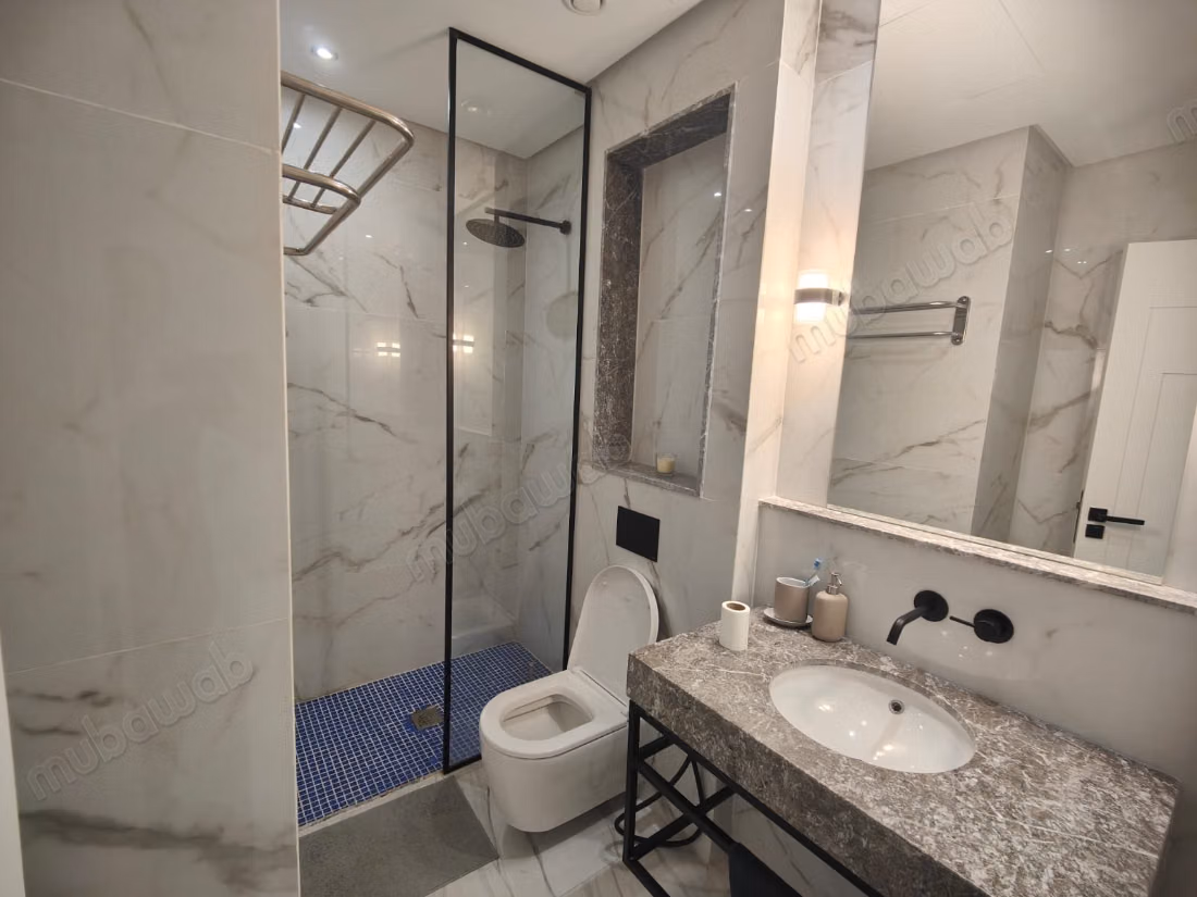 Bel appartement meublé à vendre 
ain diab extension