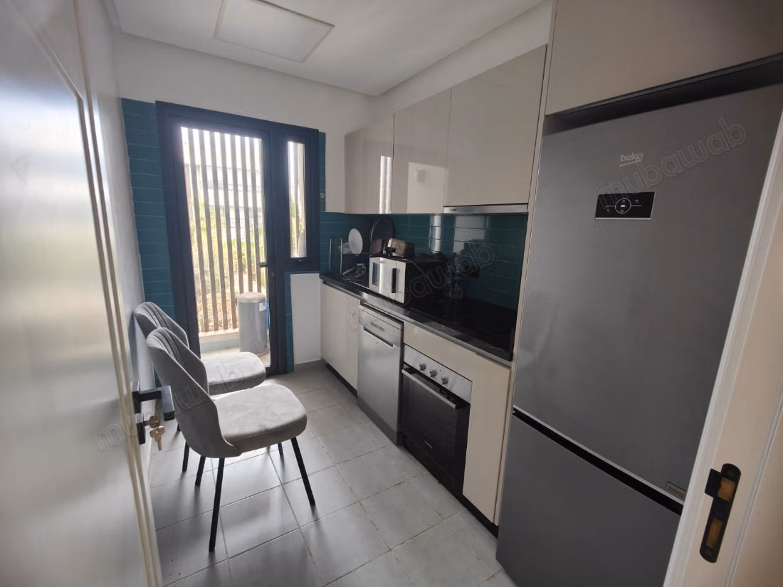 Bel appartement meublé à vendre 
ain diab extension