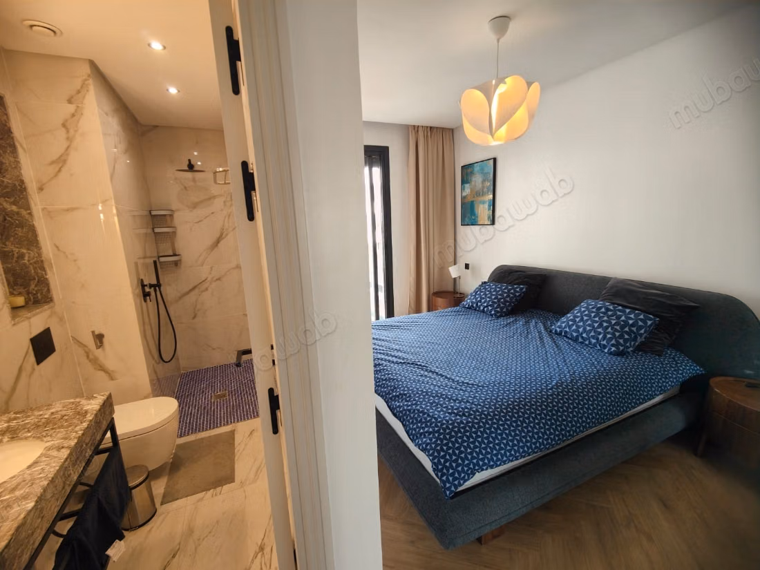 Bel appartement meublé à vendre 
ain diab extension