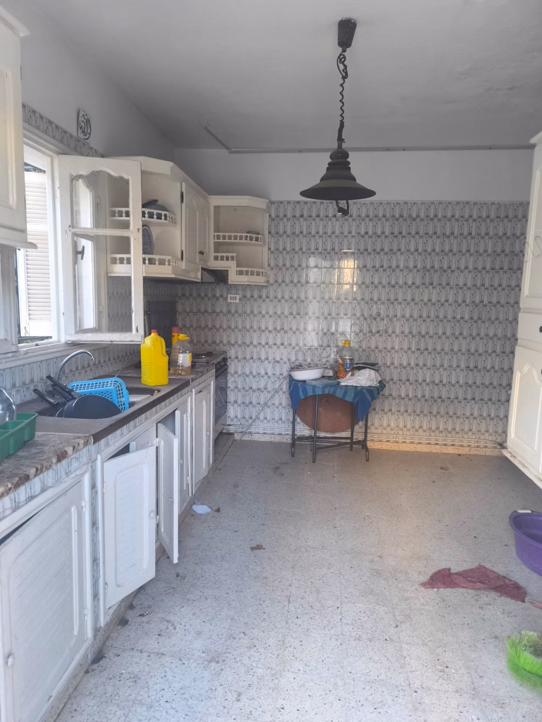 Villa de luxe à vendre à Carthage. Surface de 1017 m². Antenne parabolique et Porte blindée