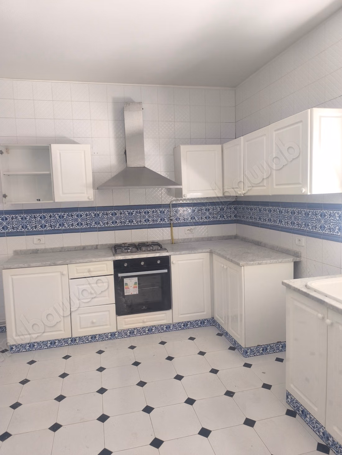 Very nice apartment for rent in Sidi Bousaid. Total area 200 m². Double glazing and central heating