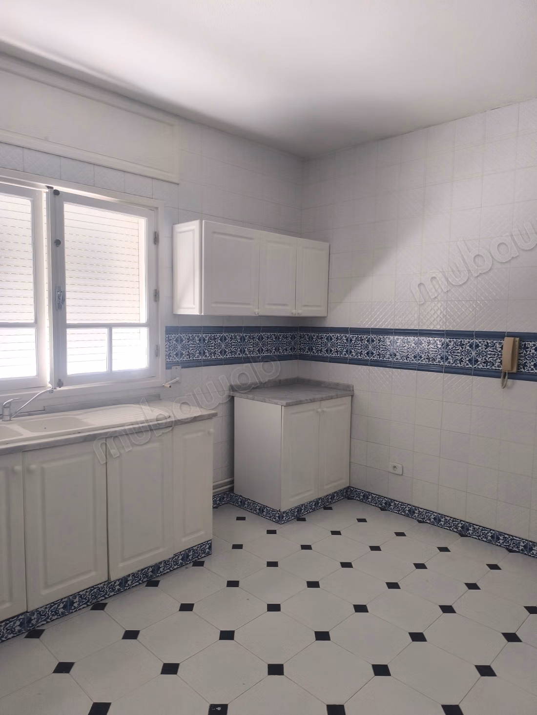 Very nice apartment for rent in Sidi Bousaid. Total area 200 m². Double glazing and central heating