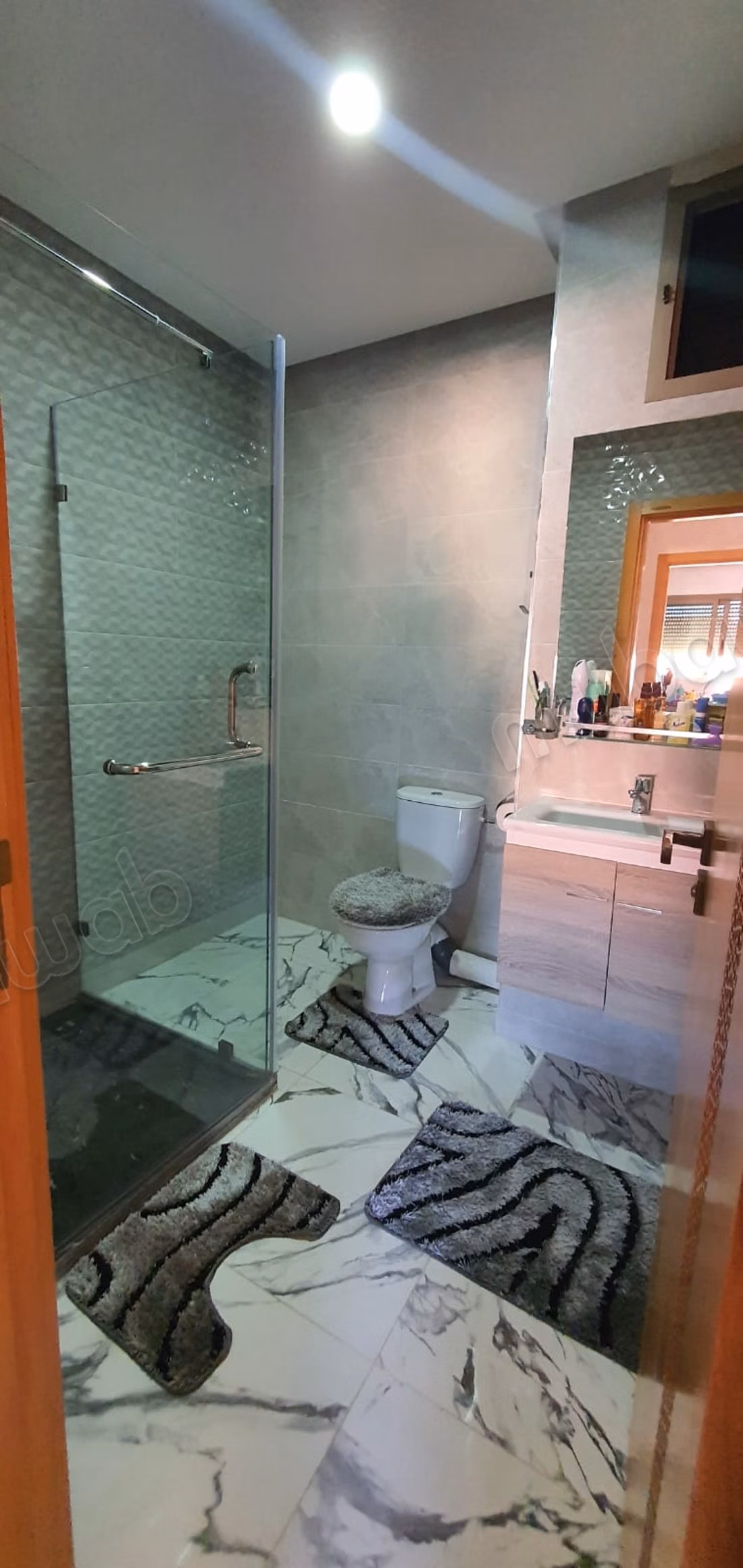 Location d'un appartement à Sidi Hajji. 
2 pièces. 
Bien meublé