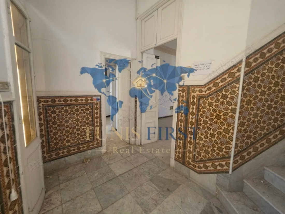 In Vendita Villa da Ristrutturare a Tunisi