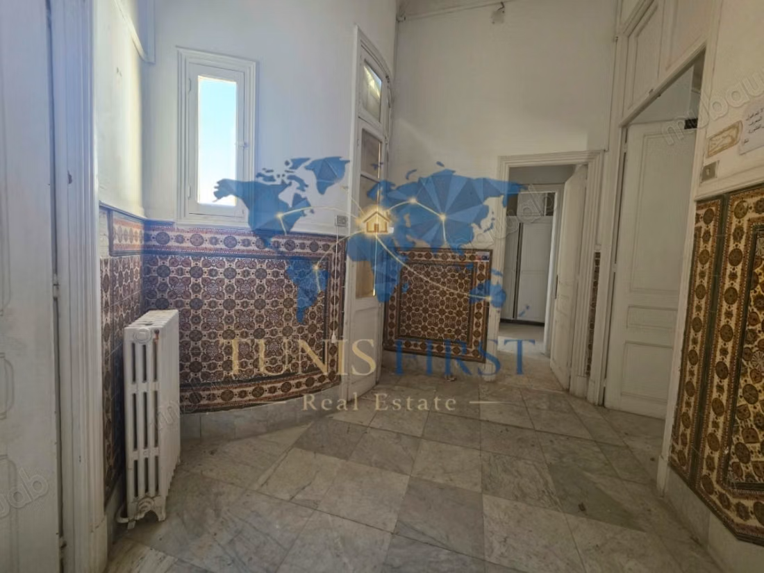 In Vendita Villa da Ristrutturare a Tunisi