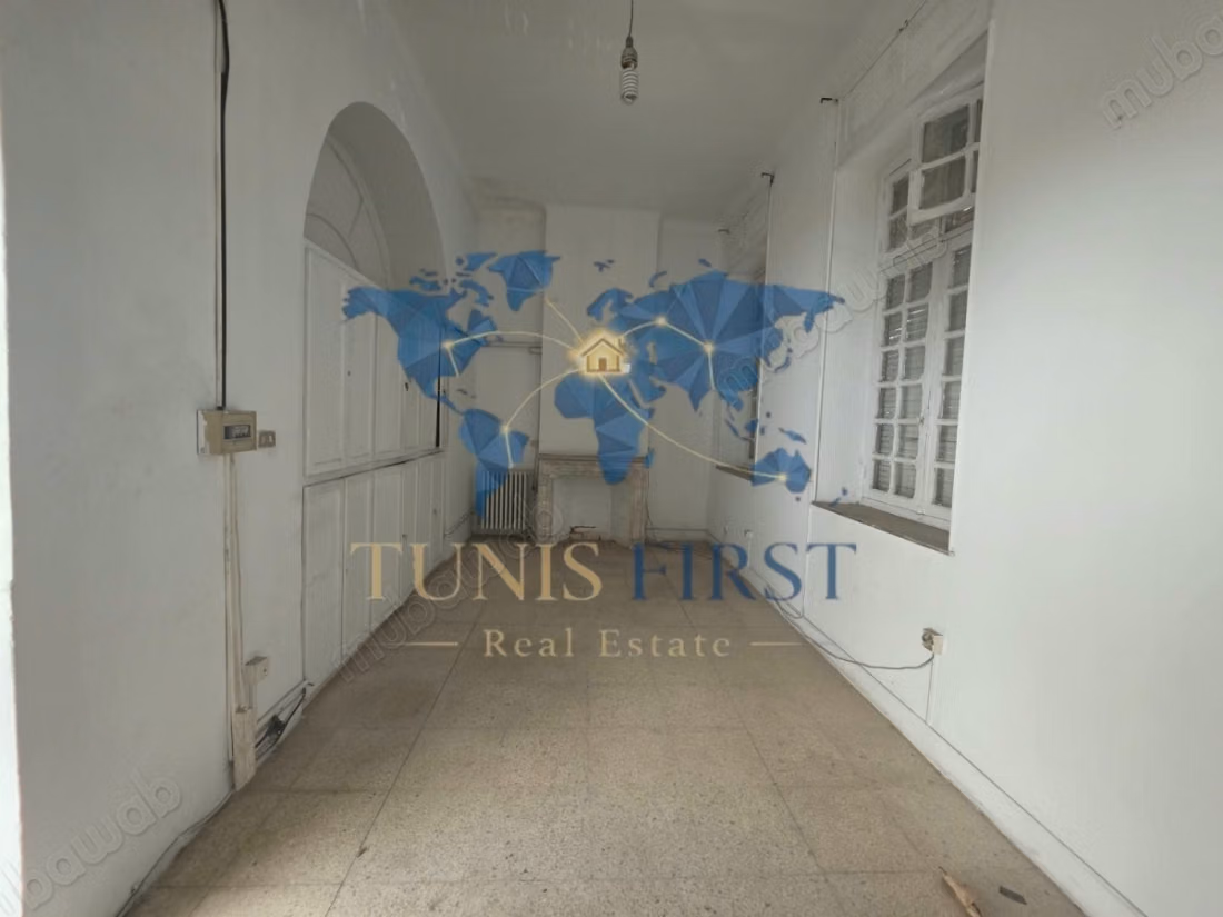 In Vendita Villa da Ristrutturare a Tunisi