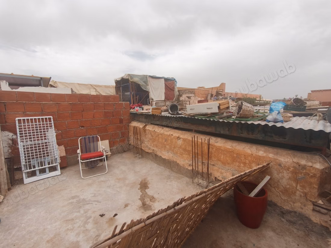 Mooie oude riad met een dakkapel te koop in de medina