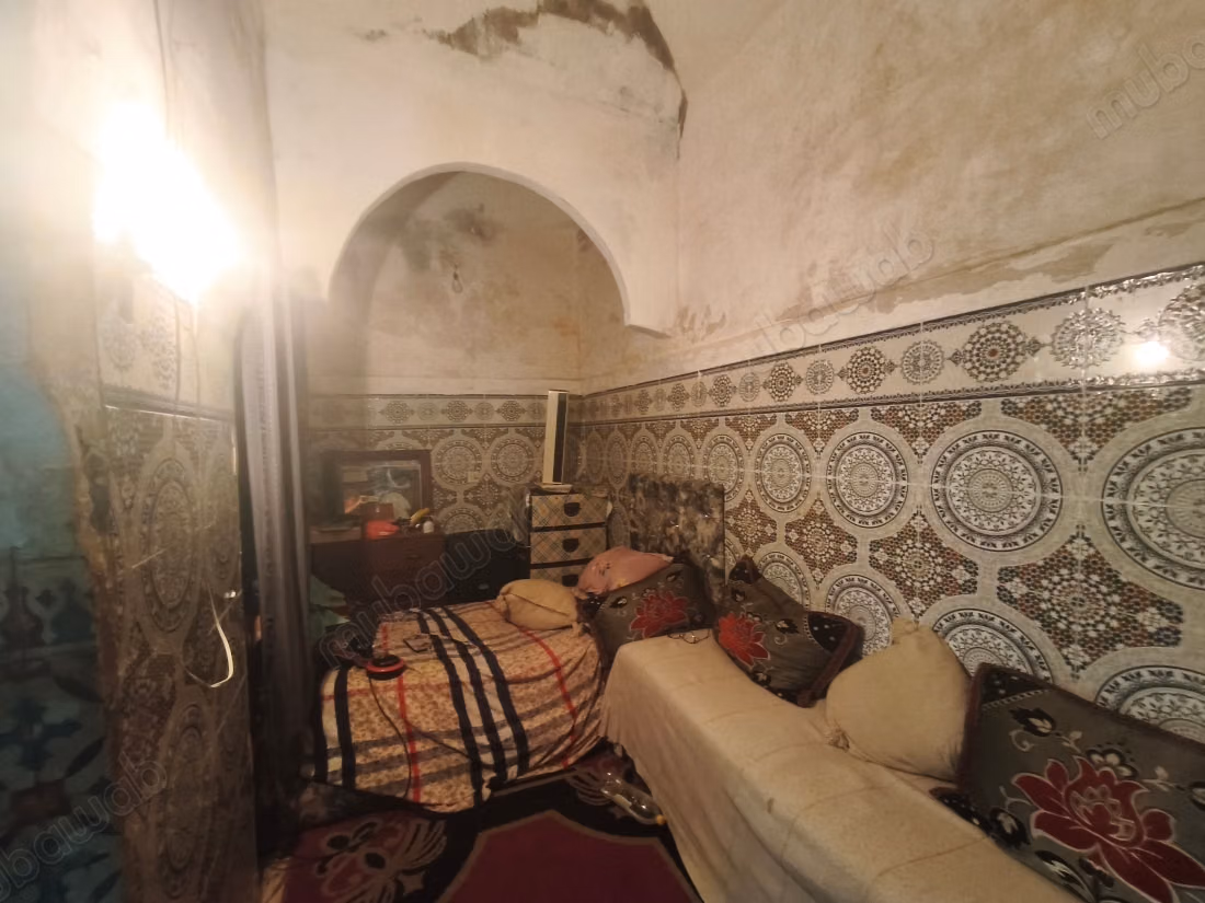 Mooie oude riad met een dakkapel te koop in de medina
