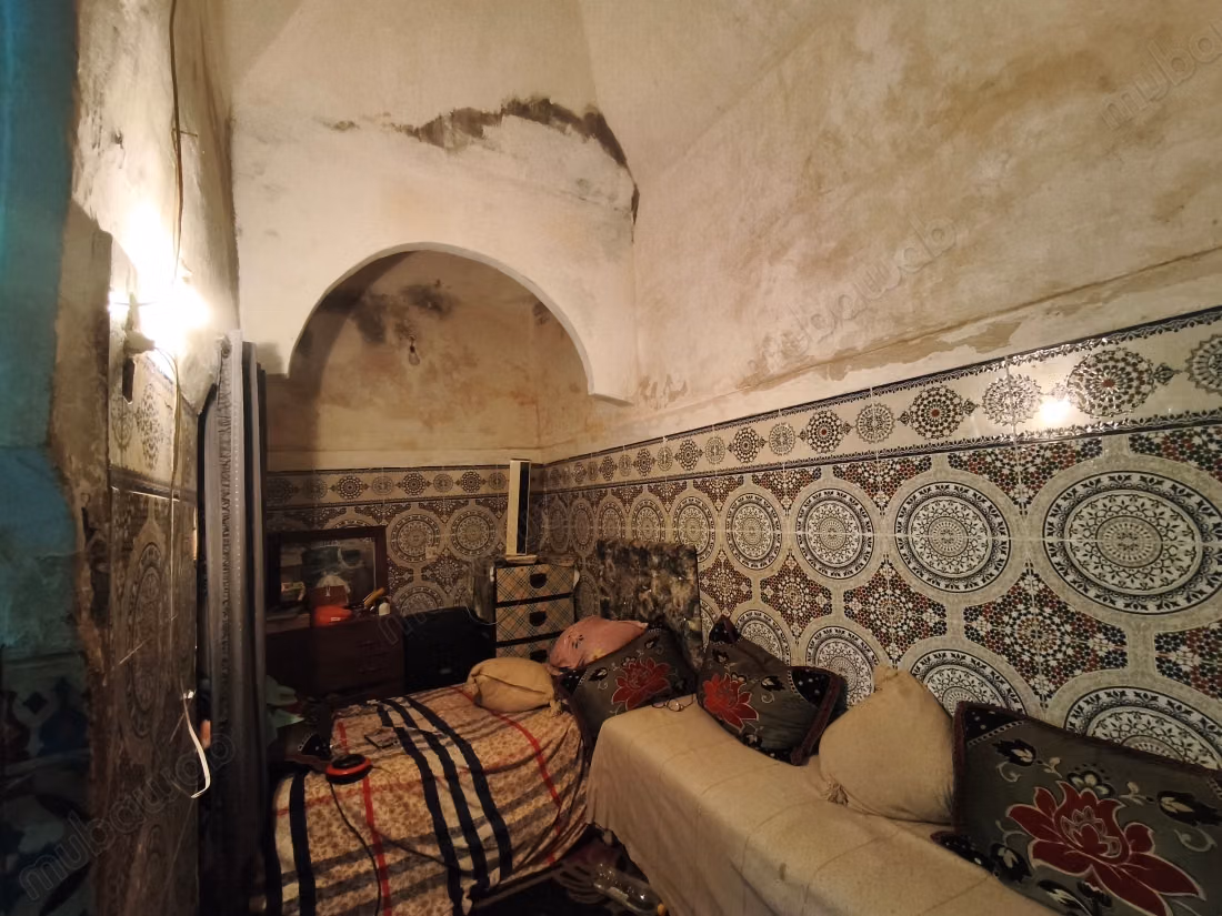 Mooie oude riad met een dakkapel te koop in de medina