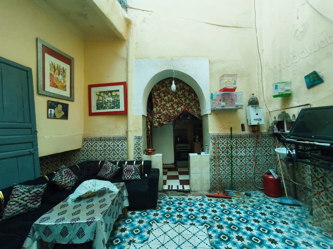 Mooie oude riad met een dakkapel te koop in de medina