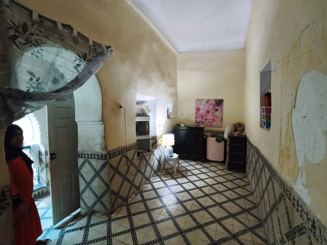 Mooie oude riad met een dakkapel te koop in de medina