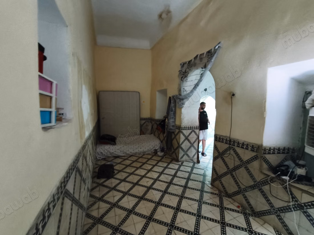 Mooie oude riad met een dakkapel te koop in de medina
