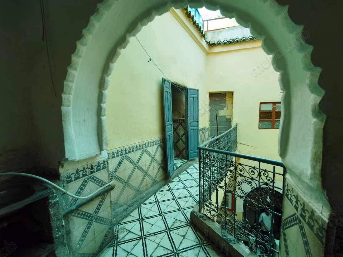 Mooie oude riad met een dakkapel te koop in de medina