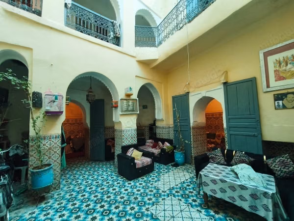Mooie oude riad met een dakkapel te koop in de medina