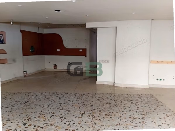 Local Comercial de 160 m² Aménagé 3 Rideaux