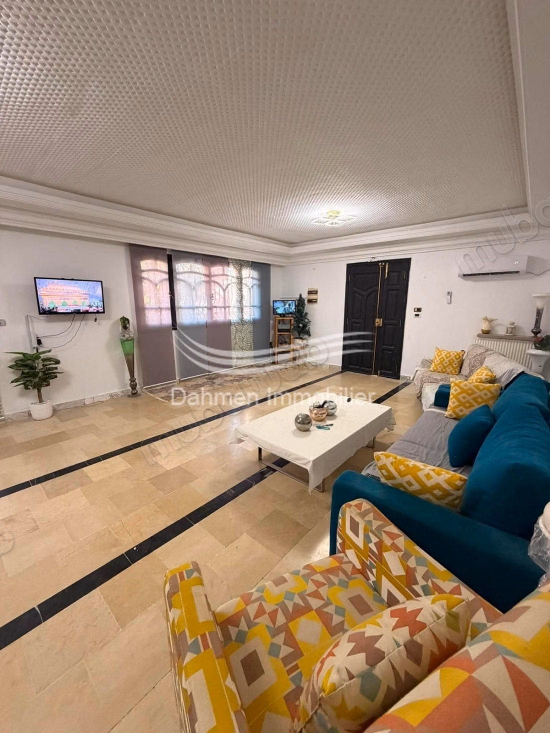 Étage de villa meublé à louer à chott mariem