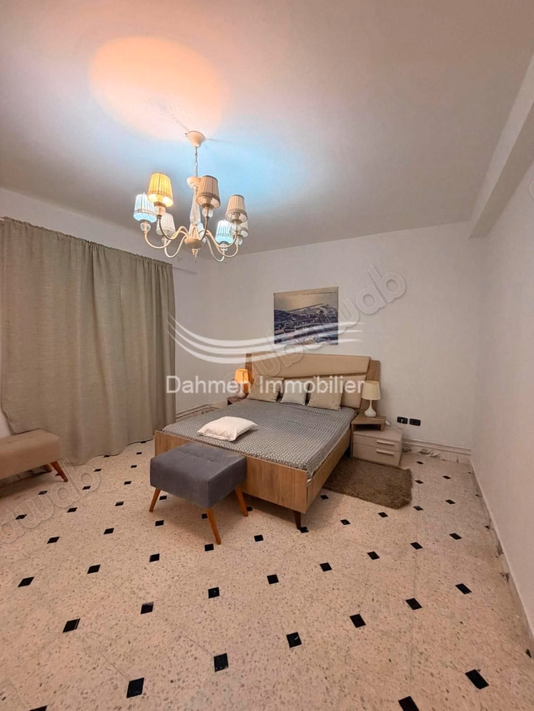 Étage de villa meublé à louer à chott mariem