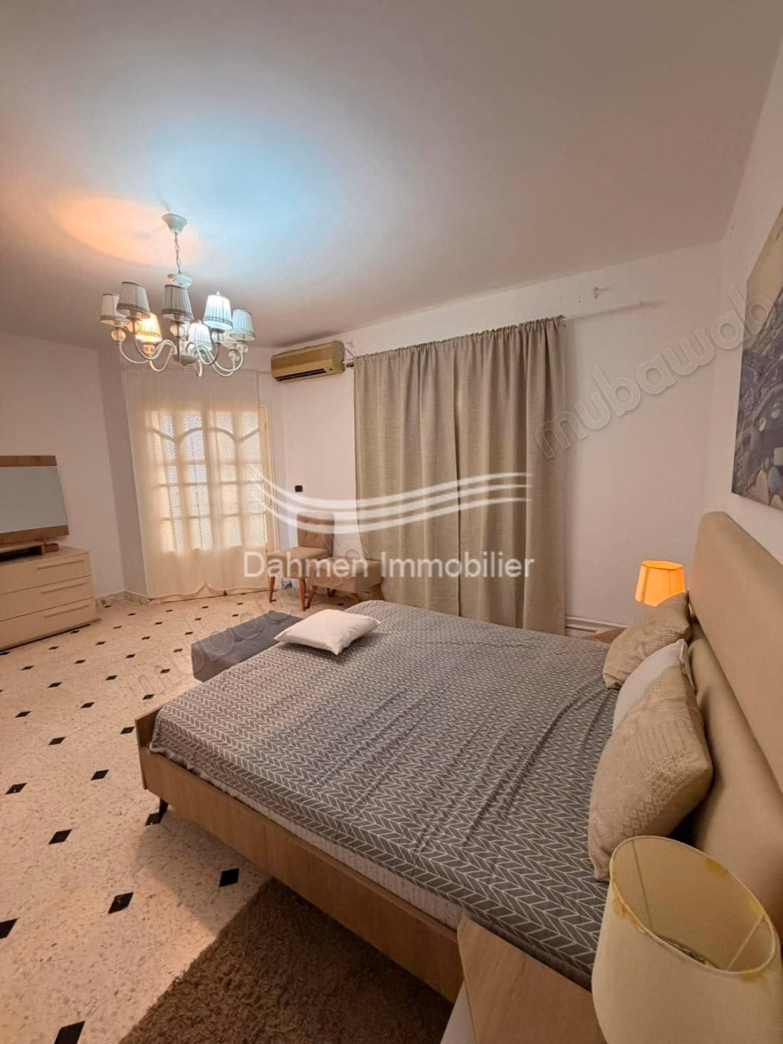 Étage de villa meublé à louer à chott mariem