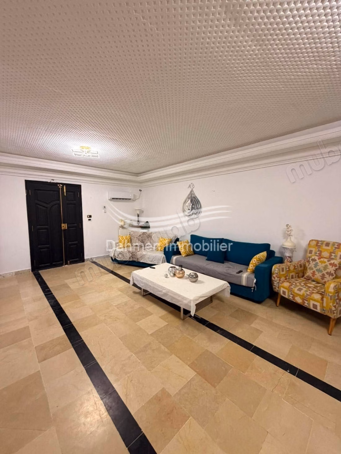 Étage de villa meublé à louer à chott mariem