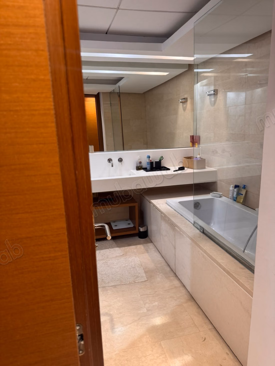 Appartement vue sur mer VIDE à louer à Ain Diab