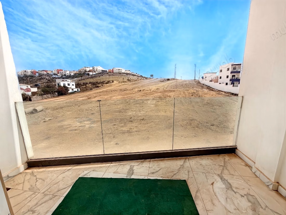 Appartement en bord de mer à Aourir avec piscine