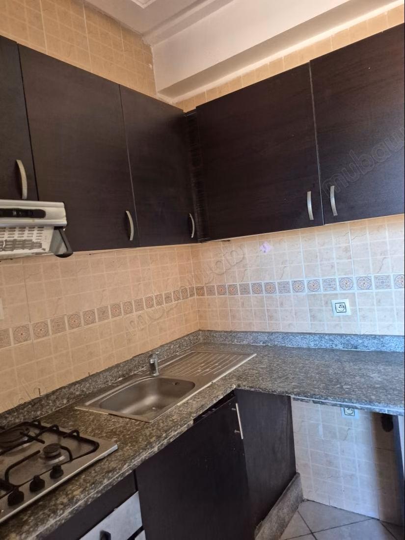 Location d'un appartement en Centre Ville. 3 pièces confortables. Antenne parabolique, résidence sécurisée
