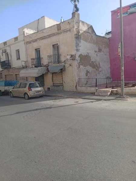 Terrain à acheter à Tunis Ville. 
Surface totale 150 m²