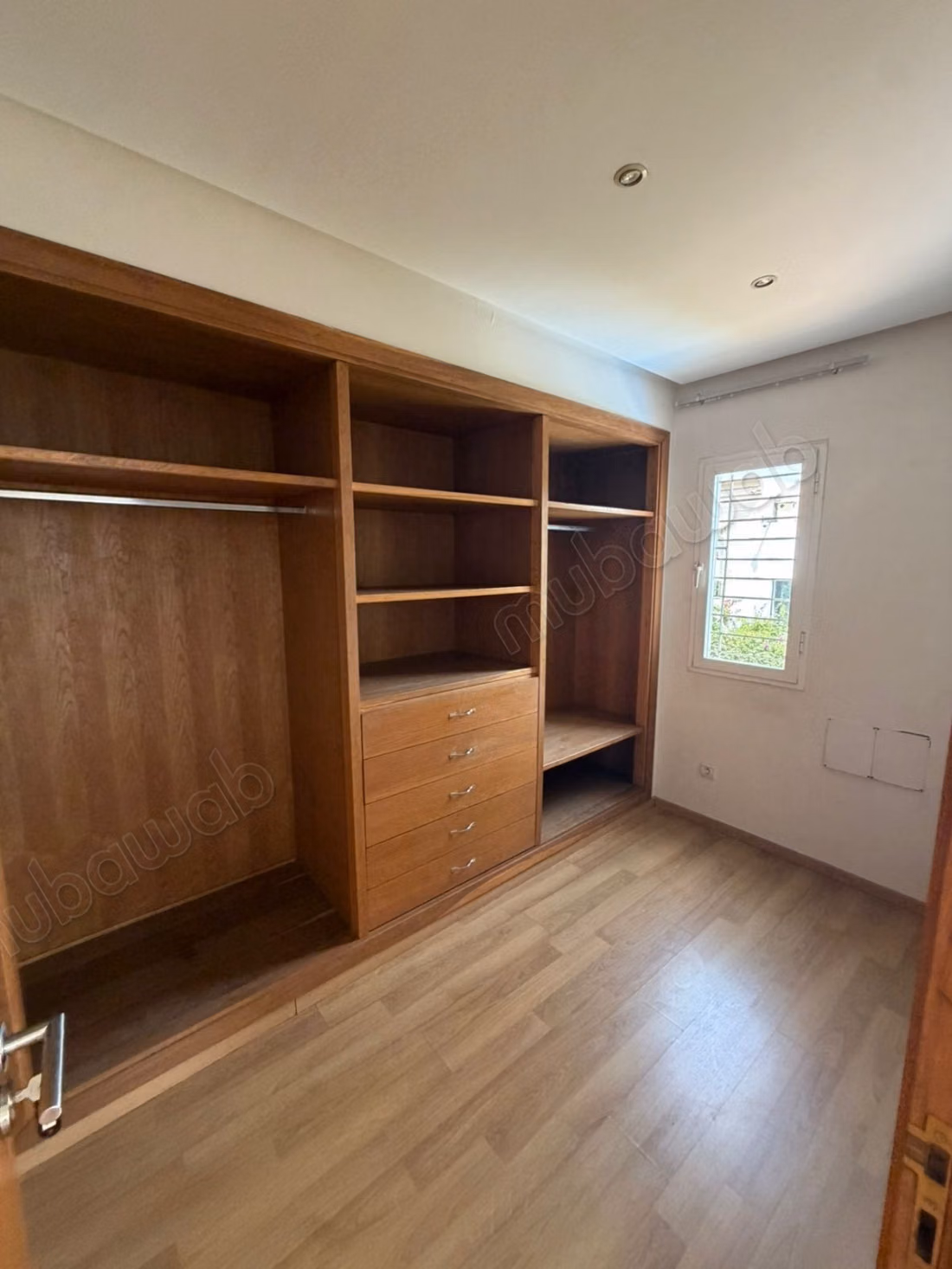 Villa de luxe à louer à Ain Diab Extension. 5 chambres. Double vitrage et chauffage central