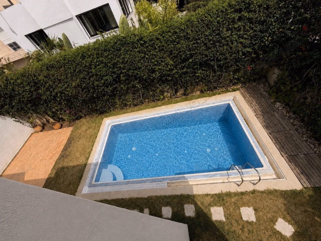 Villa de luxe à louer à Ain Diab Extension. 5 chambres. Double vitrage et chauffage central