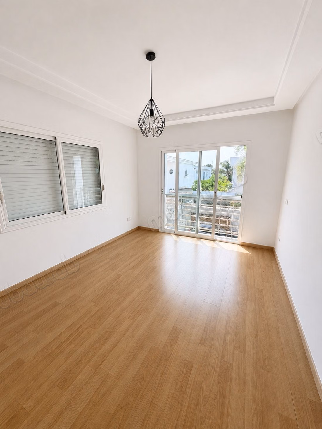 Villa de luxe à louer à Ain Diab Extension. 5 chambres. Double vitrage et chauffage central