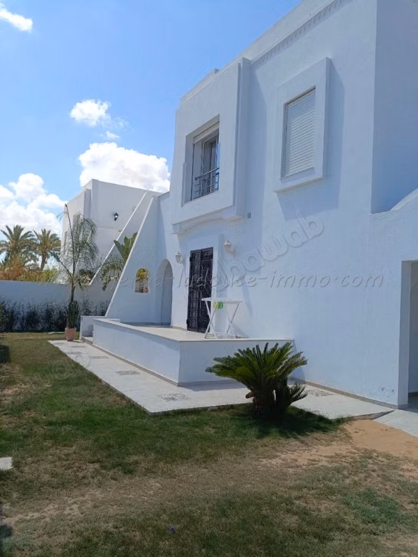 Location annuelle belle maison S3 à Ghizen