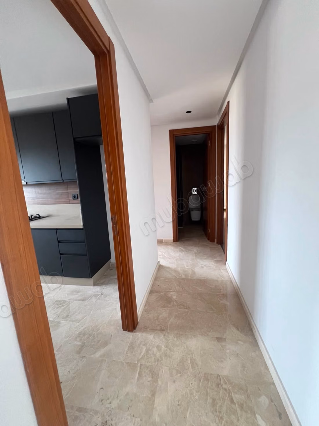 Appartement à Vendre à On Hill — 5