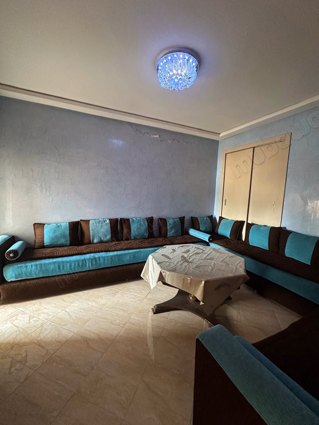 Bel appartement en location à La Ville Haute. 2 pièces. Sécurisé 24/24