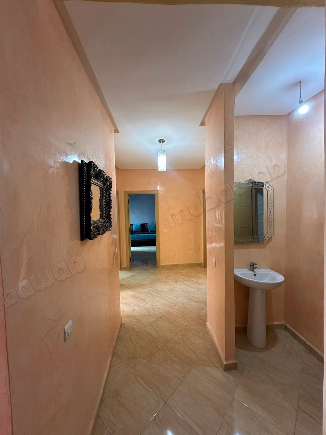 Bel appartement en location à La Ville Haute. 2 pièces. Sécurisé 24/24