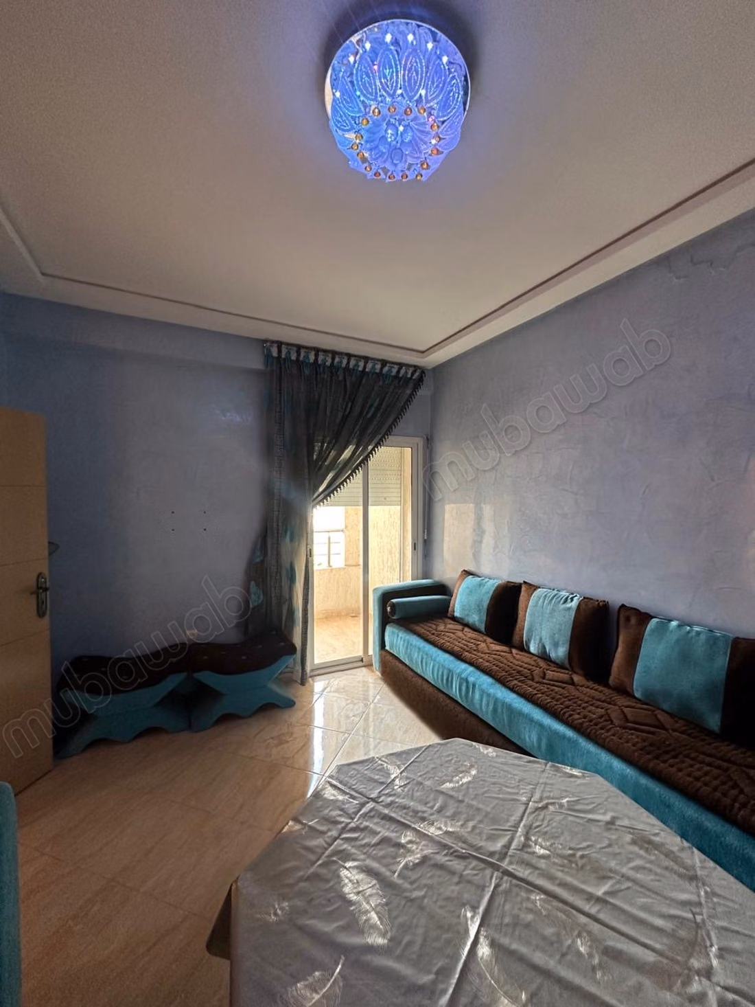 Bel appartement en location à La Ville Haute. 2 pièces. Sécurisé 24/24