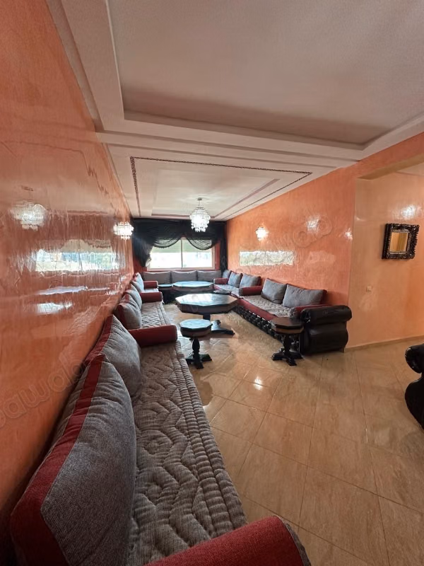 Bel appartement en location à La Ville Haute. 2 pièces. Sécurisé 24/24