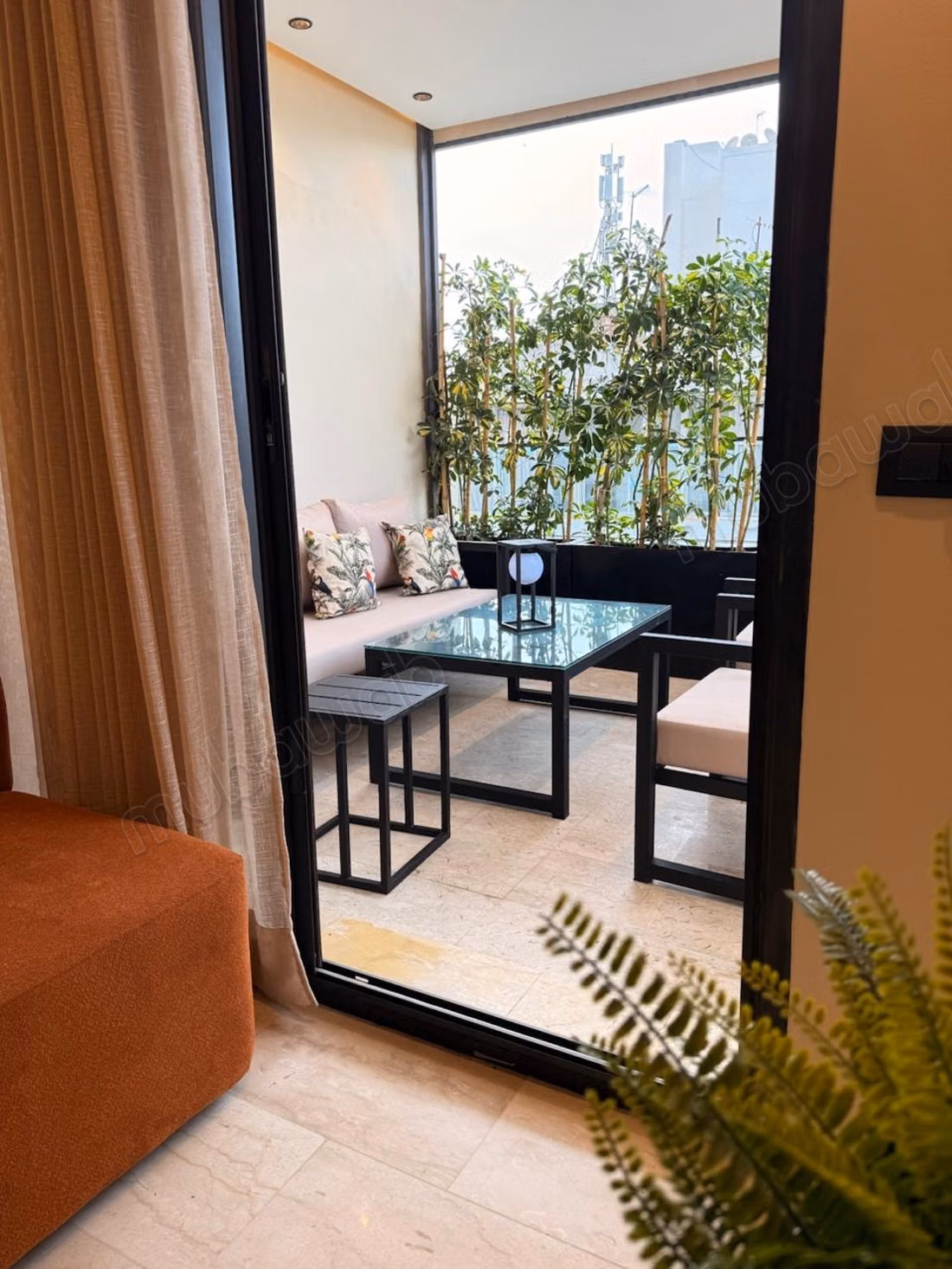 Te huur: gemeubileerde studio met terras op Boulevard Ziraoui