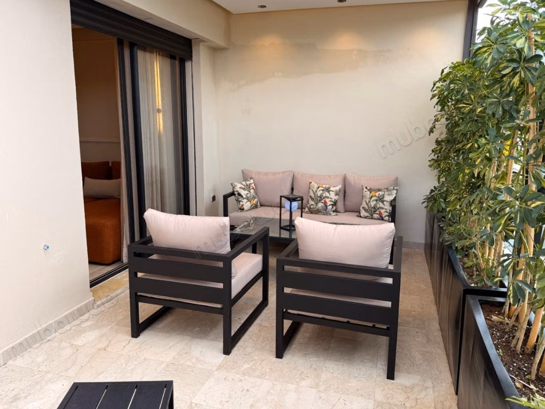 Te huur: gemeubileerde studio met terras op Boulevard Ziraoui