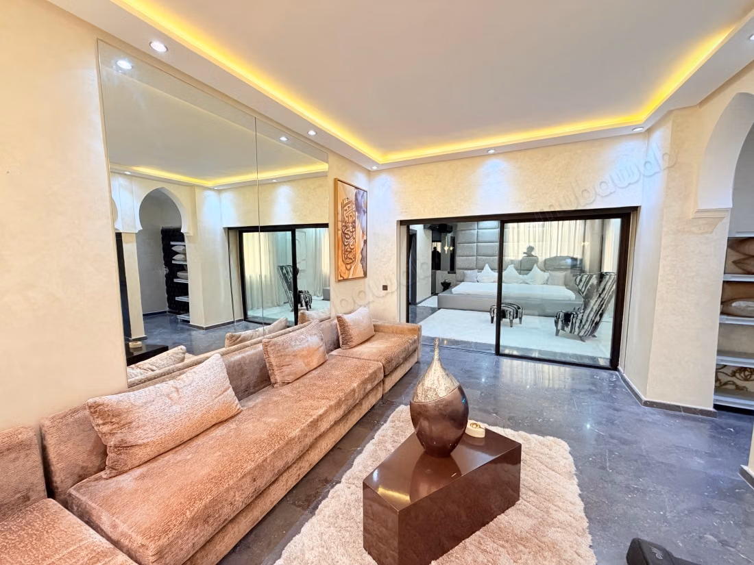 Magnifieke villa met 4 slaapkamers en privézwembad in beveiligd residence