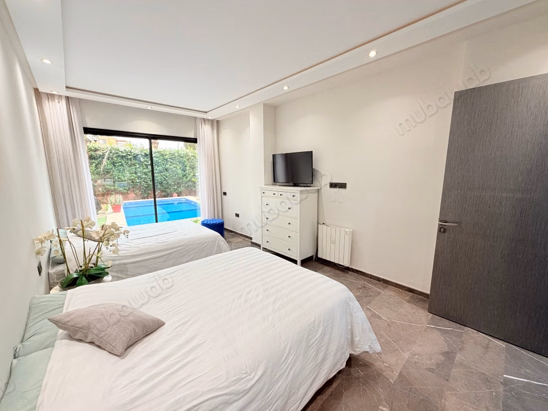 Magnifieke villa met 4 slaapkamers en privézwembad in beveiligd residence
