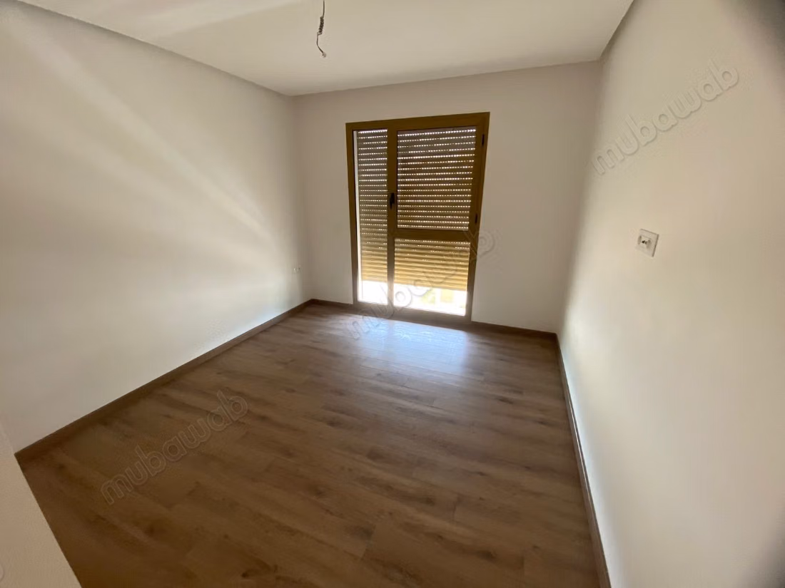 Louez cet appartement à Hay Achchabab. 1 Pièce. Terrasse et ascenseur