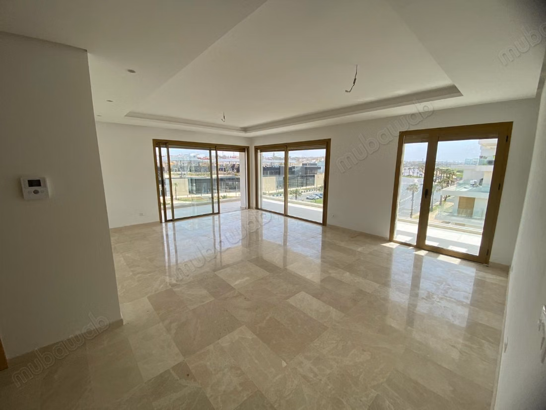 Louez cet appartement à Hay Achchabab. 1 Pièce. Terrasse et ascenseur