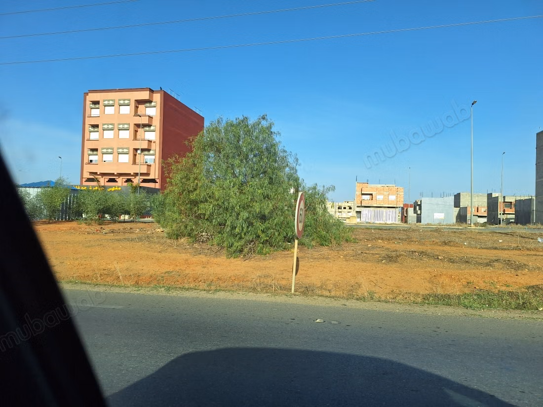 Terrain en vente à Ait Malek. 
Surface totale 120 m²