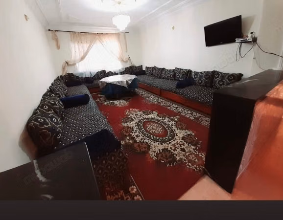 Location saisonnière à Les jardins d'ifrane. 2 belles chambres. Salon traditionnel, antenne parabolique générale